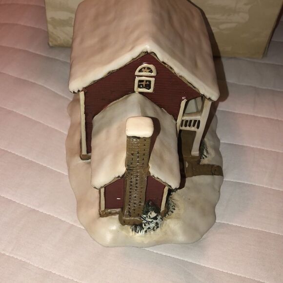 American Winter Scene Decorative Hand Painted Porcelain House Museum if NY - Picture 4 of 13